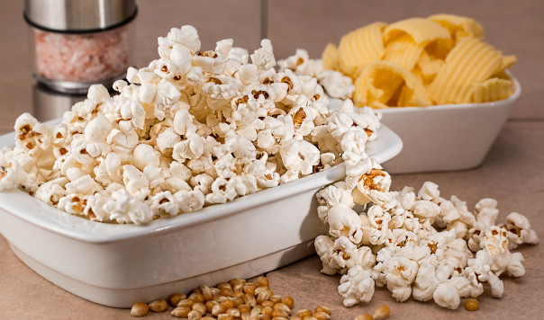 What is the Best Popcorn Popper in 2021: Hot Air or Oil Popper